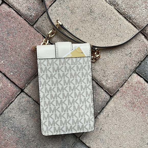 Michael Kors Carmen Small Logo Smartphone Crossbody Bag
Light Cream Multi - Picture 5 of 16